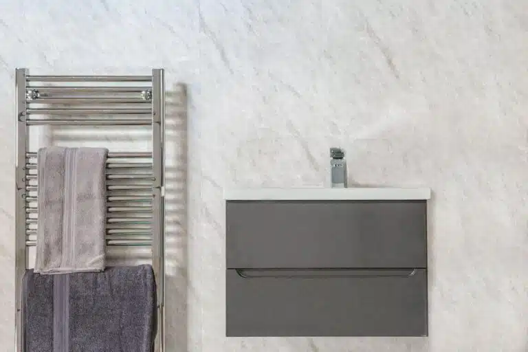 The Sophisticated Sheen of Graphite Wet Wall Panels: Elevating Bathroom Elegance